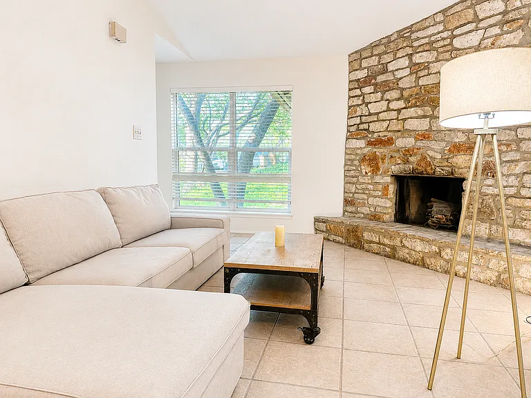 Brompton Cir — Photo 1