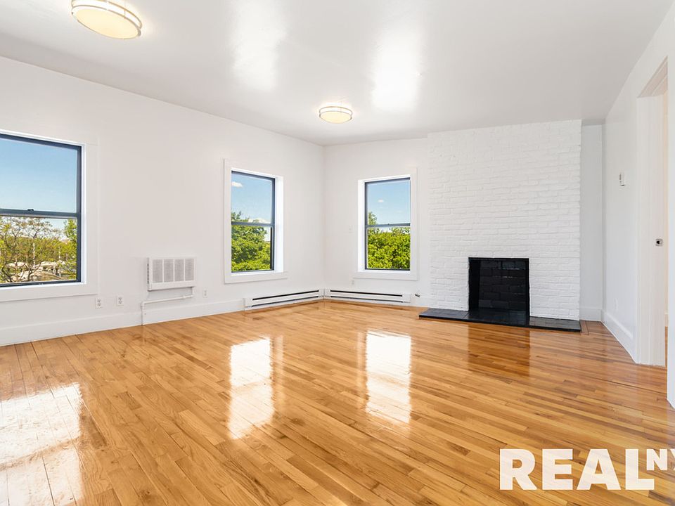 1st image of 394 West St #3