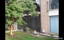 2 bed, 1.0 bath, 1370 sqft, $1,750 — Photo 2
