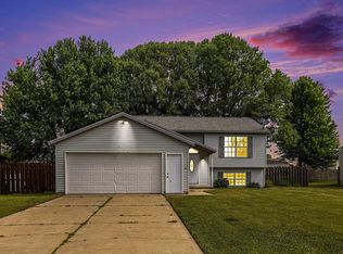 11752 Deerfield Dr, Ravenna, MI 49451