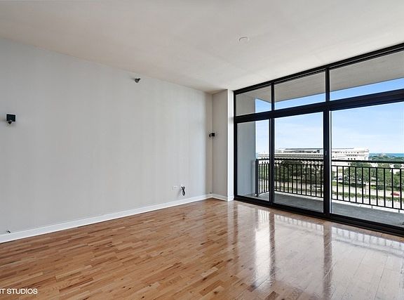 5th image of 1322 S Prairie Ave Unit 1004