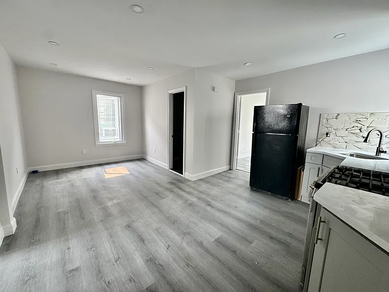 10 Lake Ave #2 — Photo 1