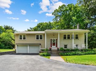 84 Hill St, Topsfield, MA 01983