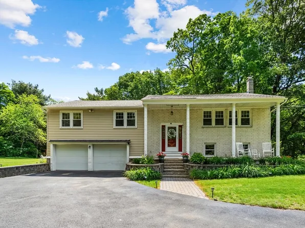 84 Hill St, Topsfield, MA 01983