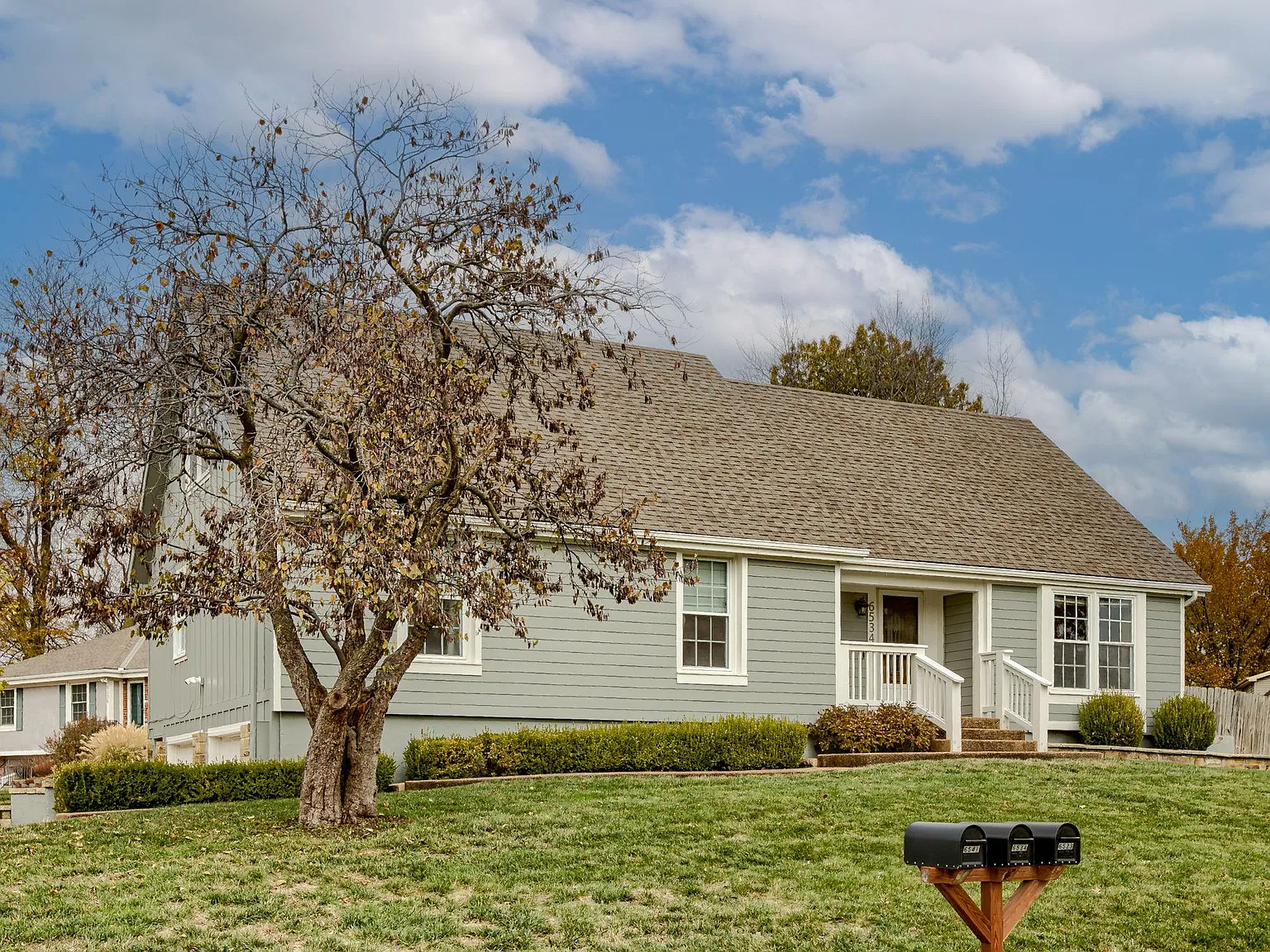 4 bed, 4.0 bath, 2584 sqft, $2,995 — Photo 3
