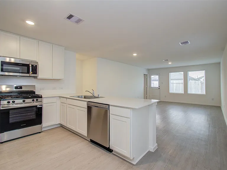 25364 Carnation Ct — Photo 3