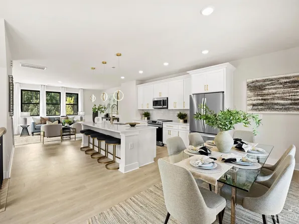9127 Galleria Towns Dr, Charlotte, NC 28270