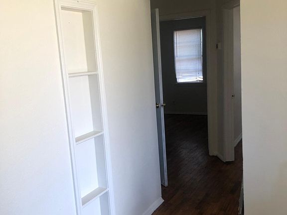 5th image of 320 S Moore Ave