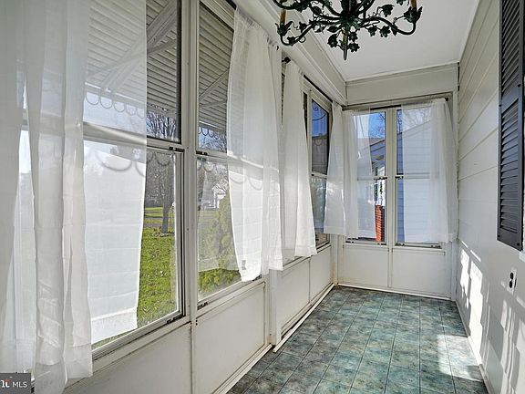 2nd image of 31 Petunia Way