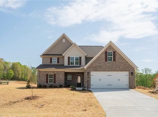 135 Enclave Dr, Clemmons, NC 27012