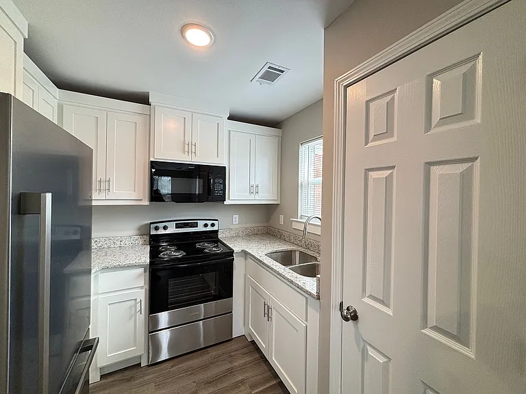 1504 S Valentine St #B — Photo 4