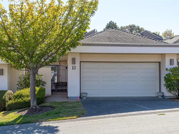 4318 Emily Carr Dr #13, Saanich, BC V8X 5E7