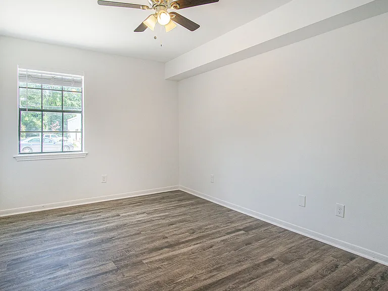 Greendale Apartments — Photo 25