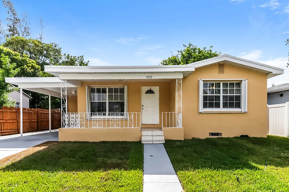 3 bed, 1.0 bath, 1199 sqft, $2,105 — Photo 1