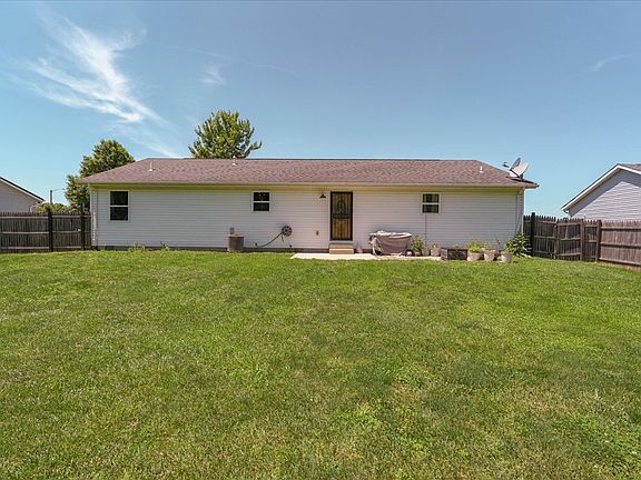 3rd image of 895 Riverbirch Rd
