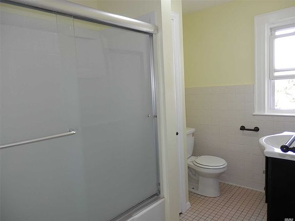 4th image of 125 Martens Ave