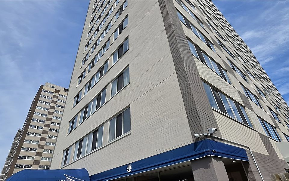 1st image of 12520 Edgewater Dr APT 905