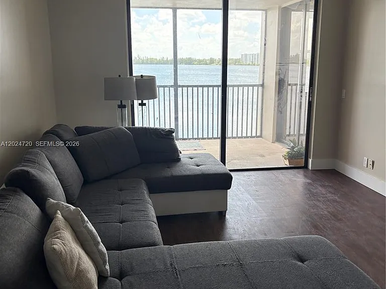 111 Lake Emerald Dr #302 — Photo 11