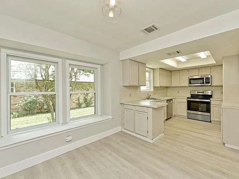 11502 Toledo Dr — Photo 4