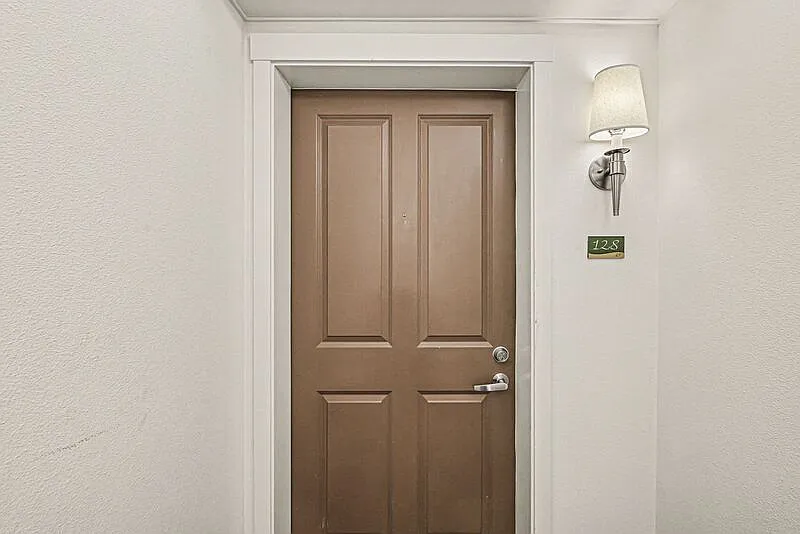 2 bed, 2.0 bath, 1079 sqft, $3,000 — Photo 3
