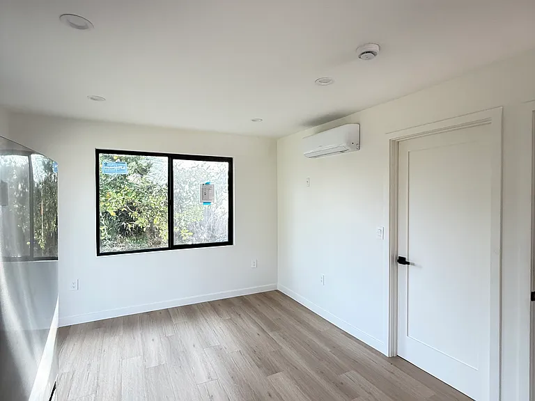 14632 Pacific St — Photo 3