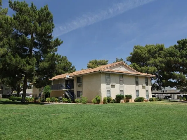 Cameron Apartments — Photo 4