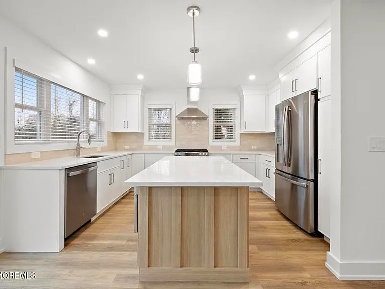 427 Hoyt St — Photo 4