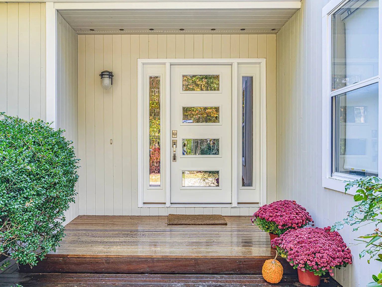 Experience Luxurious Living in the Hamptons — Photo 2