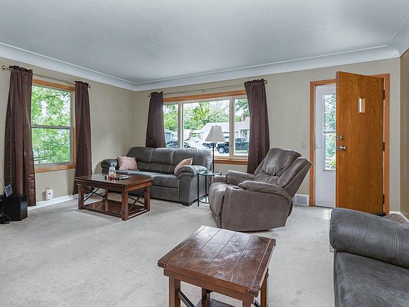 5th image of 2087 Eldridge Ave E