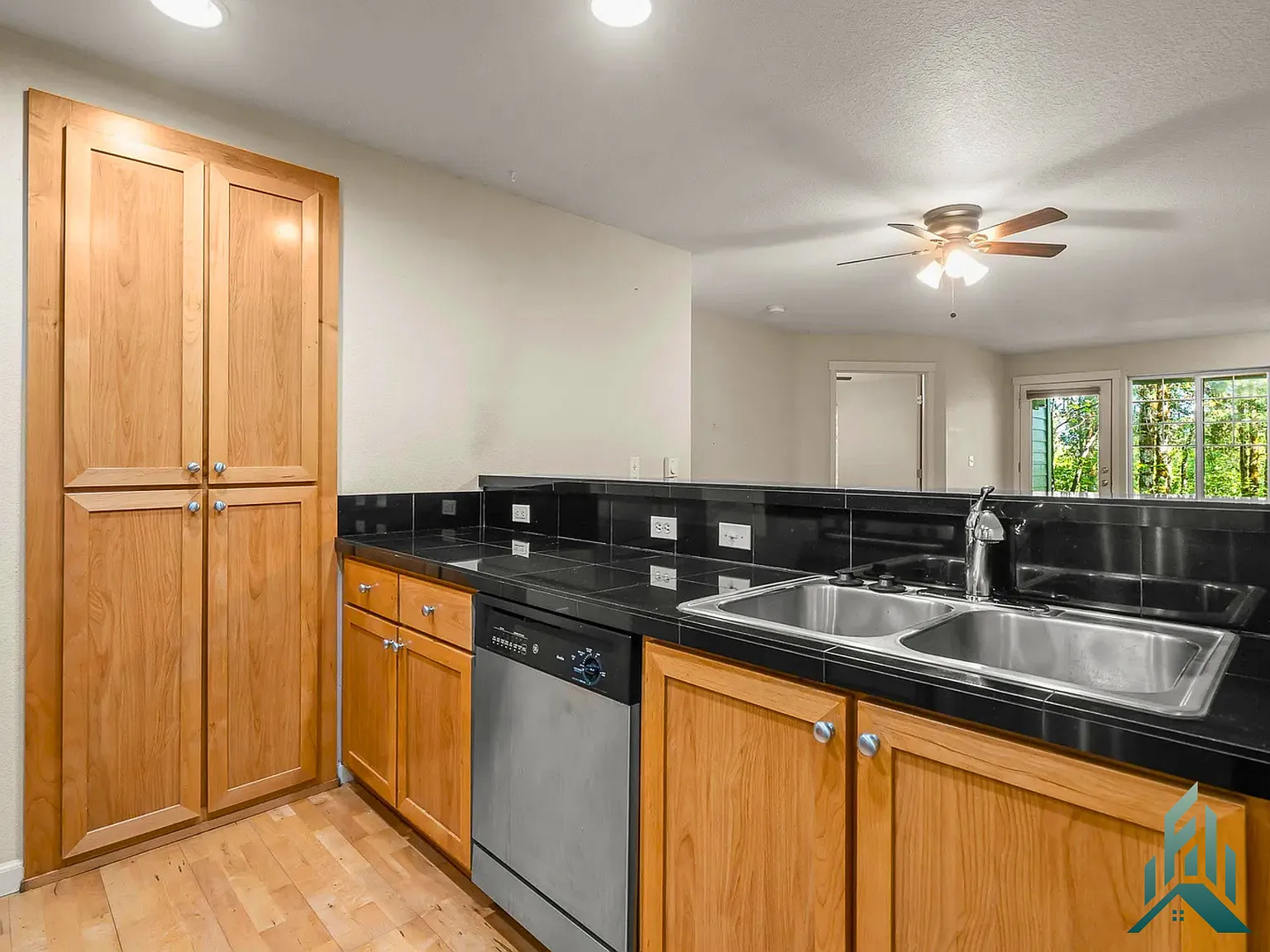 2 bed, 839 sqft, $1,995 — Photo 4