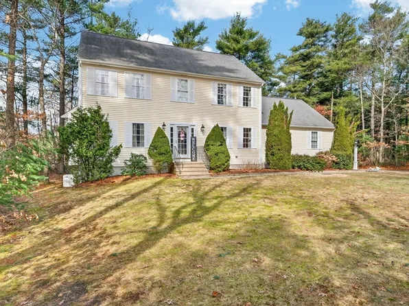 715 County Rd, Rochester, MA 02770