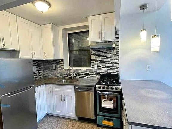 5th image of 538 W 50th St APT 3B
