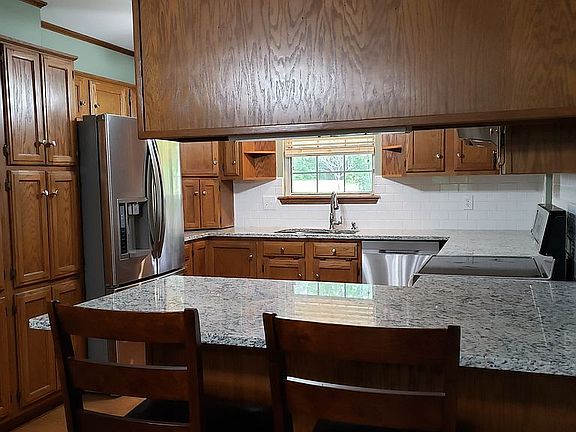Granite counter & tile
