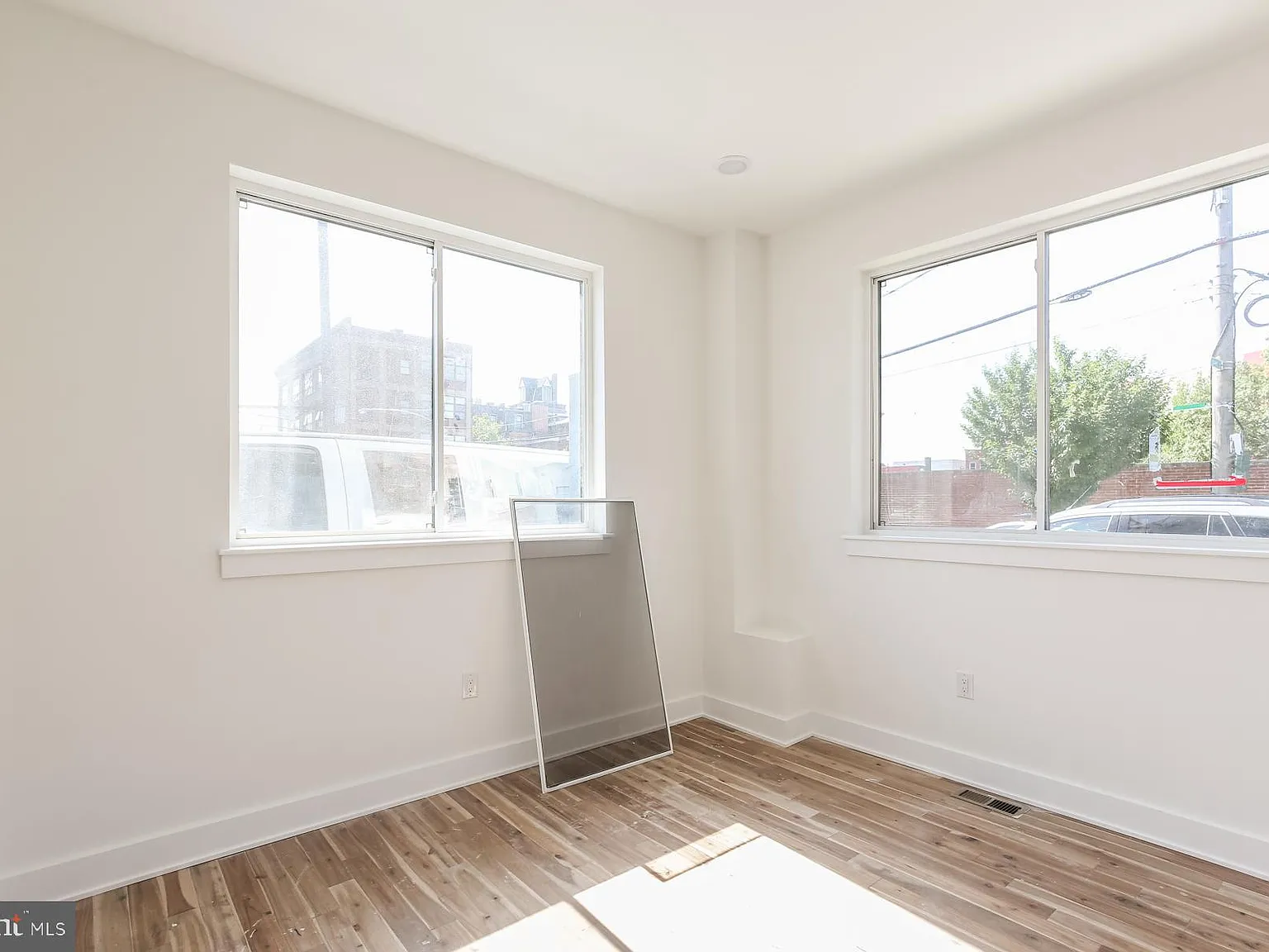 1431 Brown St — Photo 4