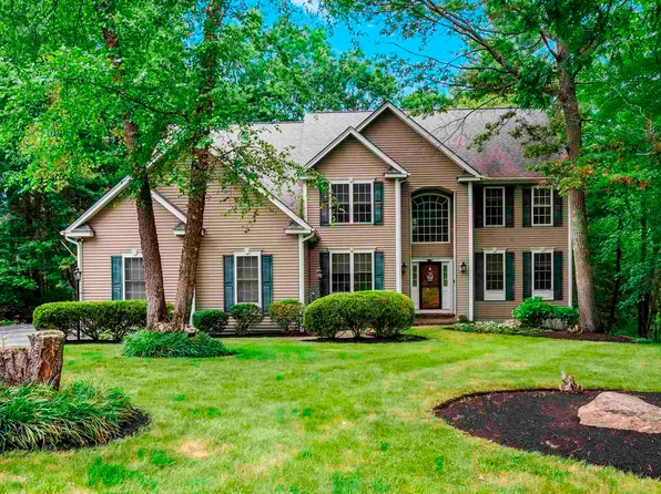 17 Sycamore Avenue, Salem, NH 03079-4817