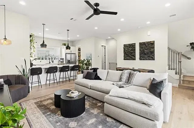 3 bed, 2.5 bath, 2063 sqft, $2,850 — Photo 3