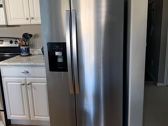Stainless refrigerator with ice maker connected to the reverse osmosis water system