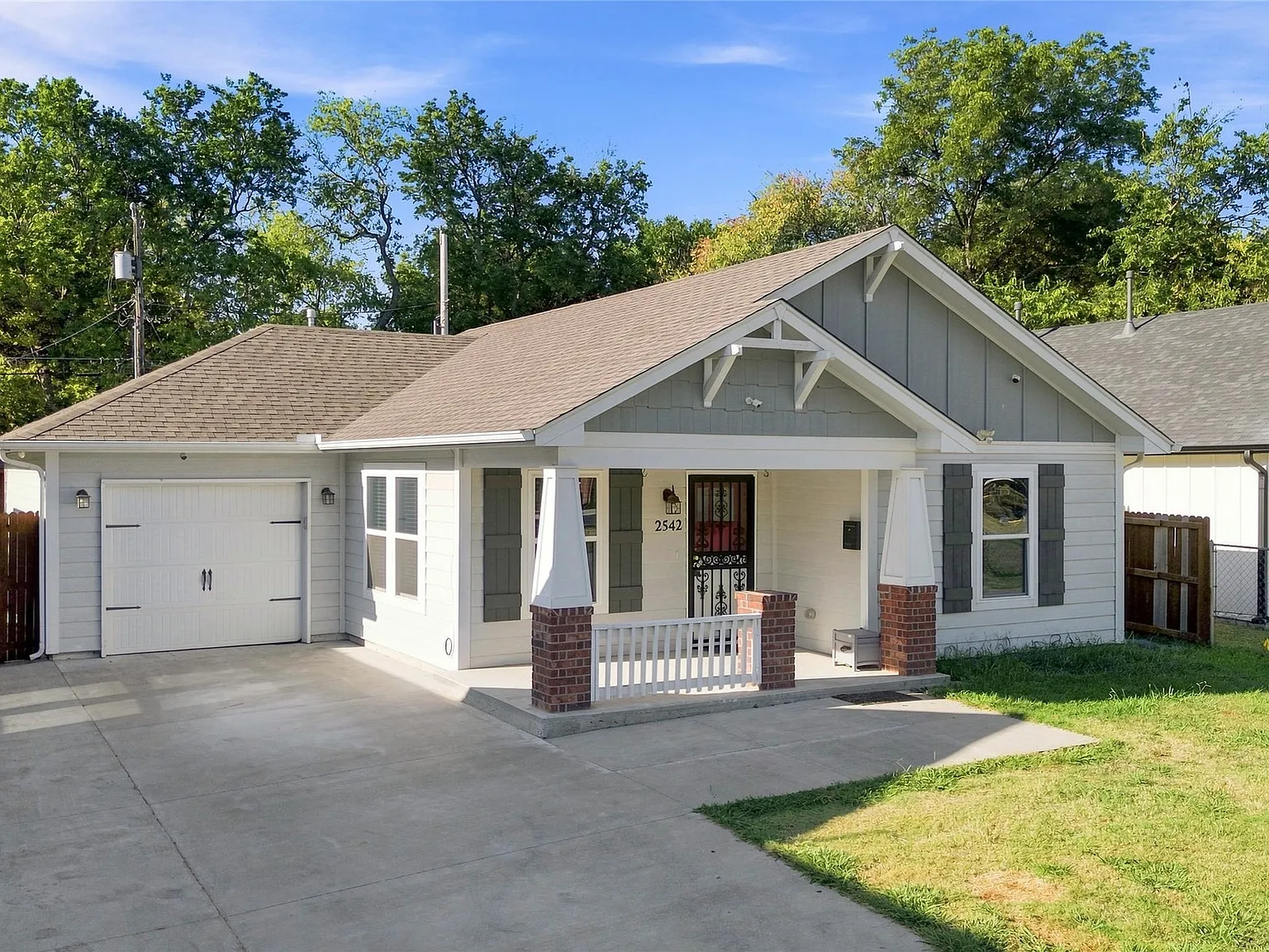 3 bed, 2.0 bath, 1292 sqft, $1,900 — Photo 3