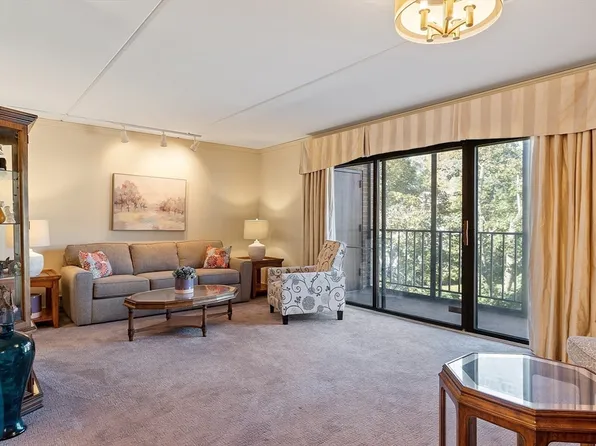190 High St APT 605, Medford, MA 02155