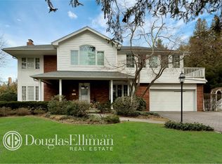 74 Dover Rd, Manhasset, NY 11030