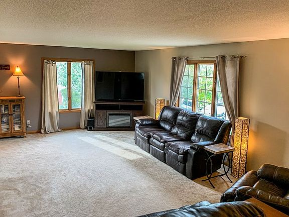 3rd image of 2307 1st Ave NW