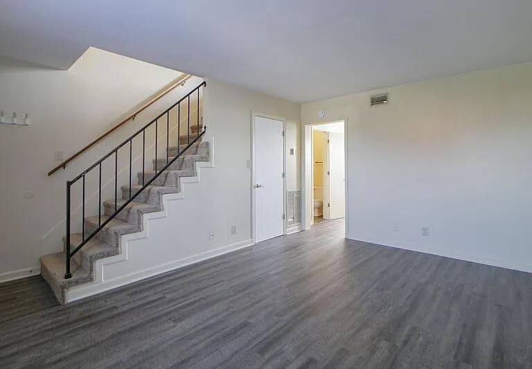 284-2 Northridge Dr — Photo 2