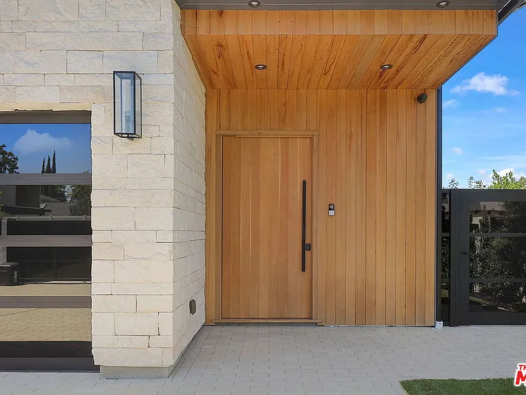 5917 Rhodes Ave — Photo 4