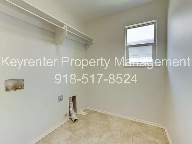 1911 W Canton Pl — Photo 27