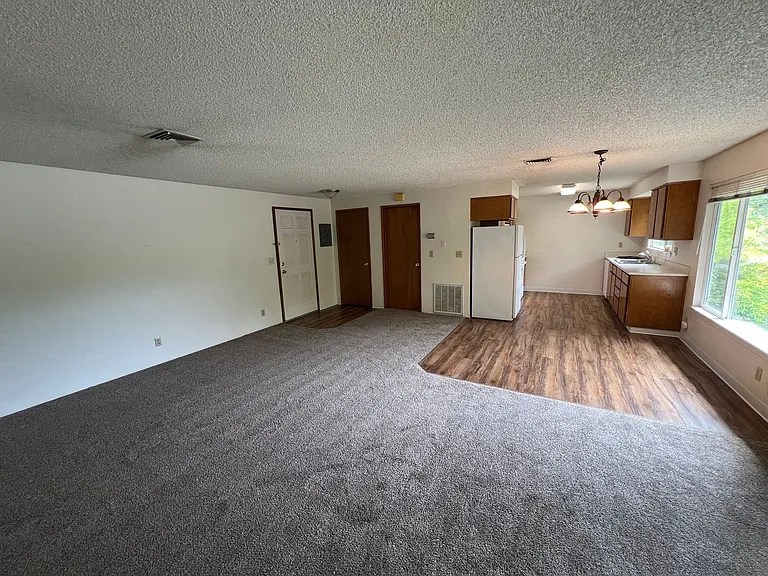 7039-1t - 2187 & 2189 NW North Hill Drive — Photo 6