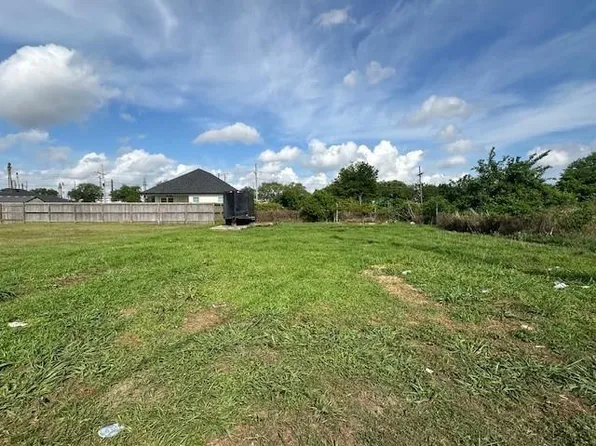 2316 Walkers Ln, Meraux, LA 70075