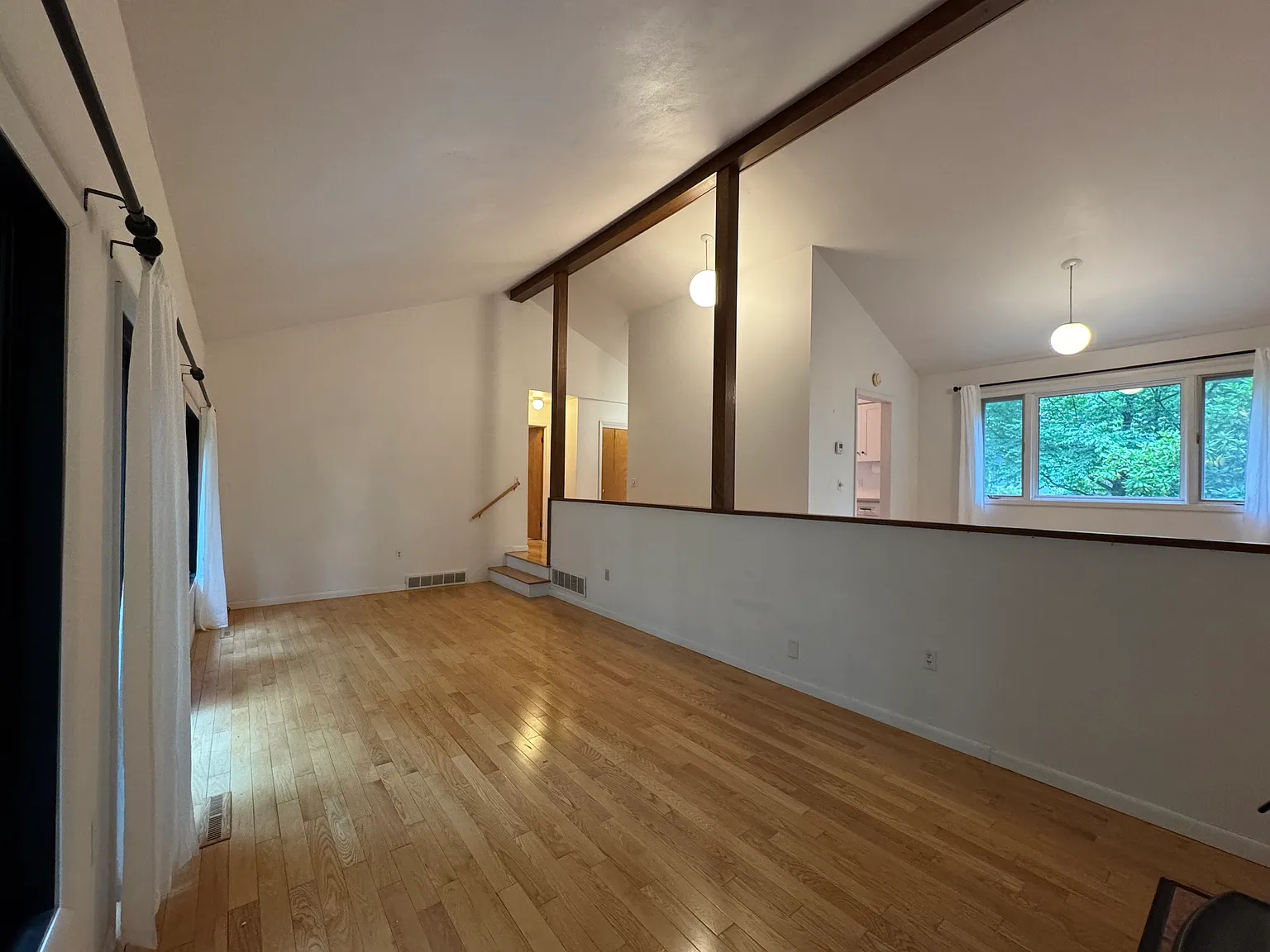142 Burleigh Dr — Photo 2