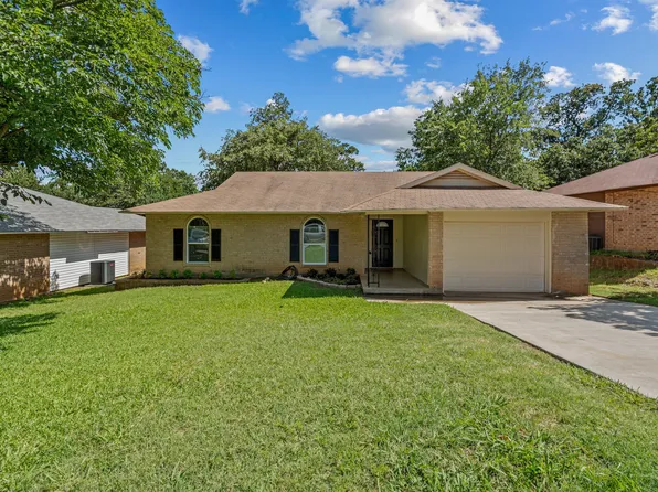 1608 Meadow Oak St, Denton, TX 76209