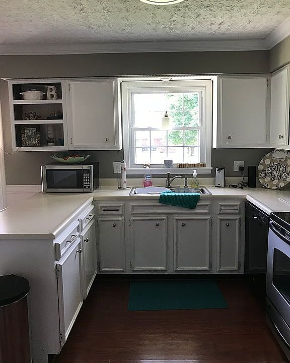 2nd image of 102 Lake St