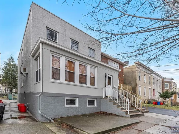 226 Riverview Pl, Cliffside Park, NJ 07010